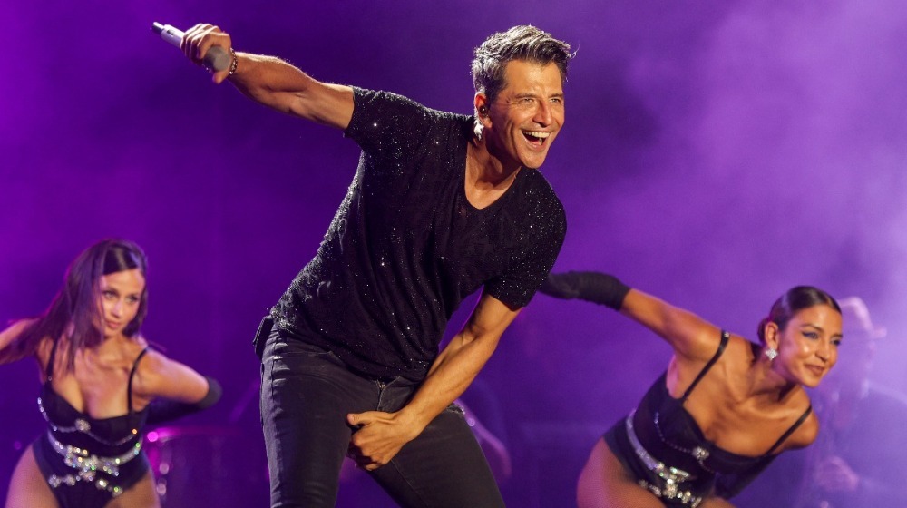 Σάκης Ρουβάς: «Από το 1991 που θυμάμαι τον εαυτό μου ξεκινώντας την καριέρα μου, ακούω σχόλια» [βίντεο]